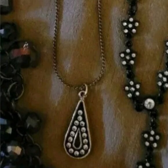 7 Vintage Necklaces - Picture 6 of 8